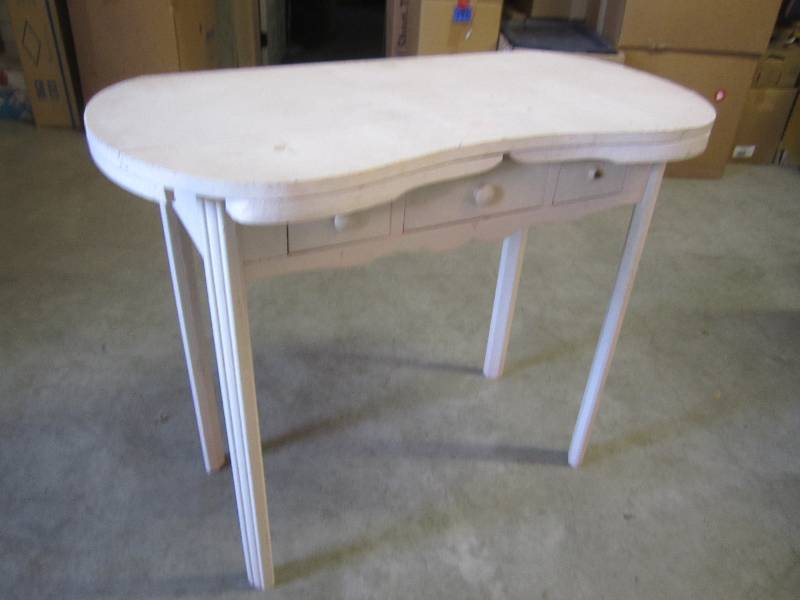 lot 234 image: Vintage Make-Up TableDesk with 3 D...