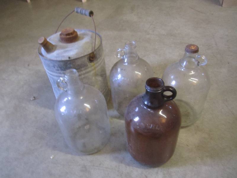 lot 235 image: 4 Vintage 1 Gallon Glass Bottles an...