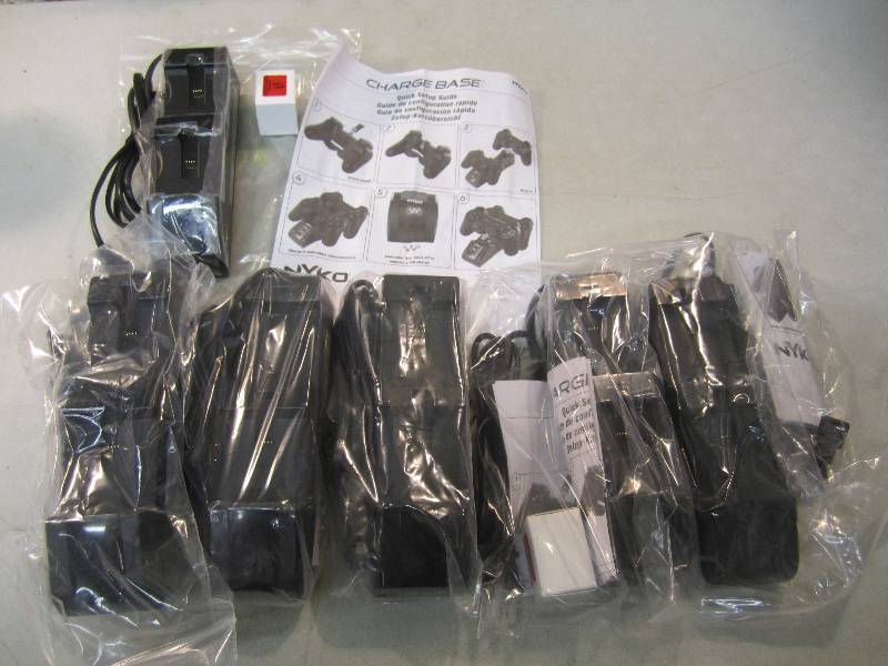 lot 261 image: 6 Nyko 83111-A50 2-Ports Charging D...