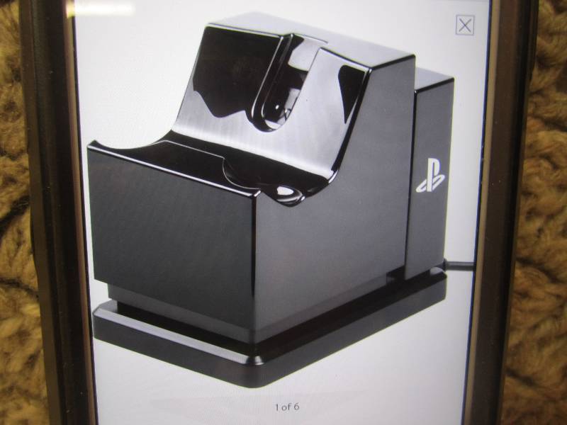lot 264 image: 4 PS4 Charging Stands for PlayStati...