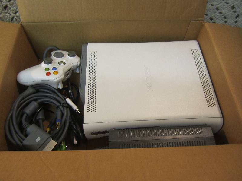 lot 274 image: XBOX 360 with Controller and Cables...
