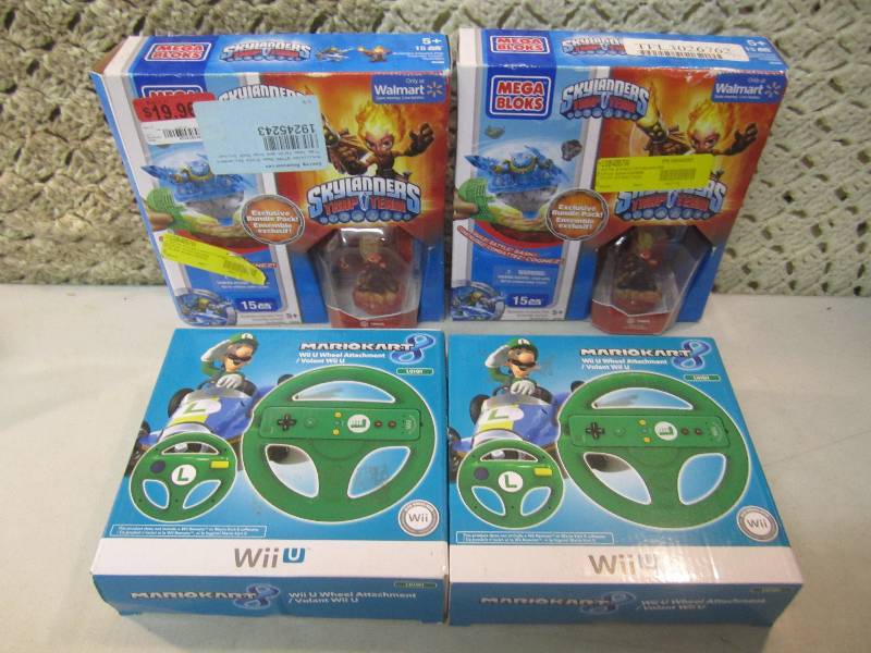 lot 276 image: Mix Lot of 2 Wii Mario Kart Control...