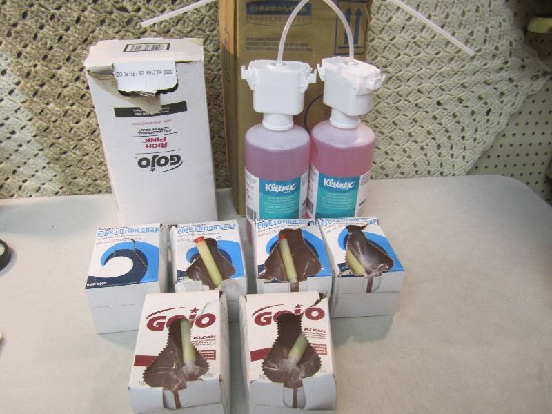 lot 285 image: Lot of Various GoJo and other Hand ...