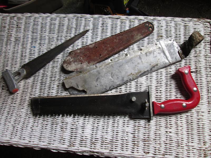 2 hand saws with sheath...