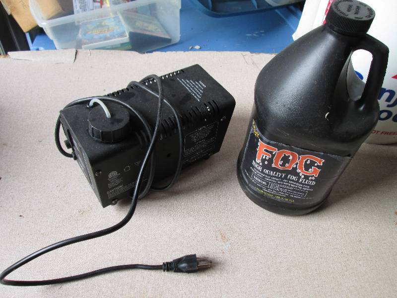 Fog machine with fluid...