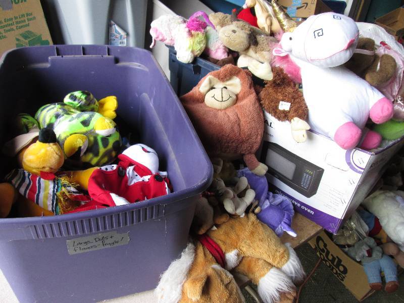 Laarge lot of stuffed animals...
