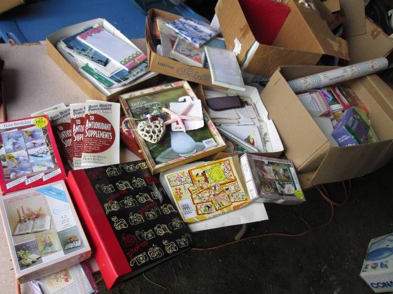 Lot of cards and decorative items...