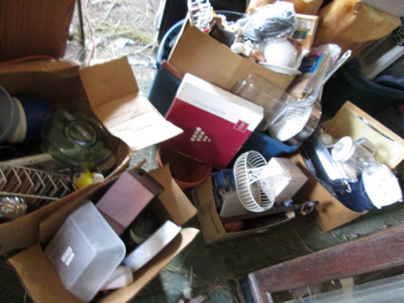 Large lot of kitchen items, lots of...