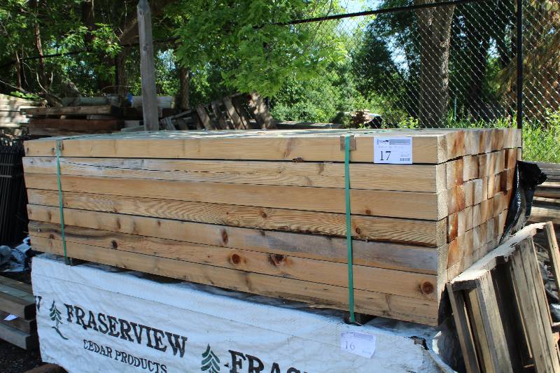lot 17 image: Bundle of 91 premium grade red cedar 4x4 smooth posts 8 long