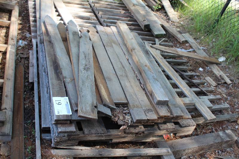 lot 19 image: Lot of (Approximately 40) 4in. Wood Pickets, Some French Gothic Top