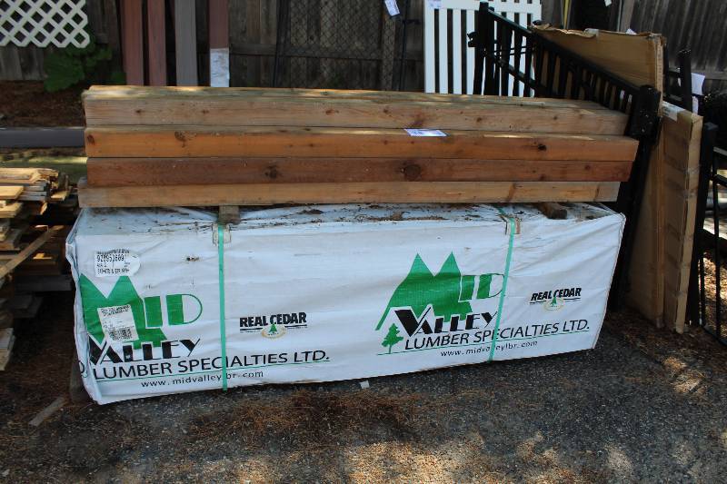 lot 28 image: Lot of (approximately 120) premium grade red cedar 4x4 smooth posts 7 long