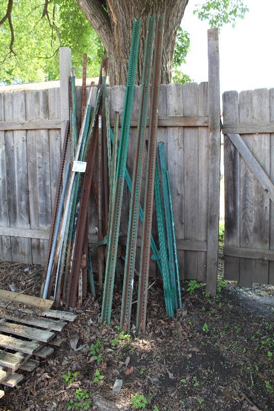 lot 40 image: Steel Fence Posts