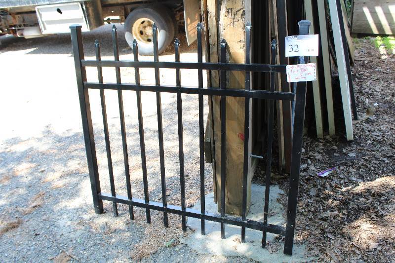 lot 32 image: Ameristar Echelon Plus Aluminum Gate