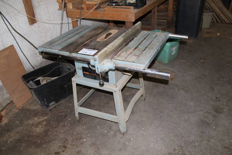 lot 116 image: Delta 10in. Contractors Saw