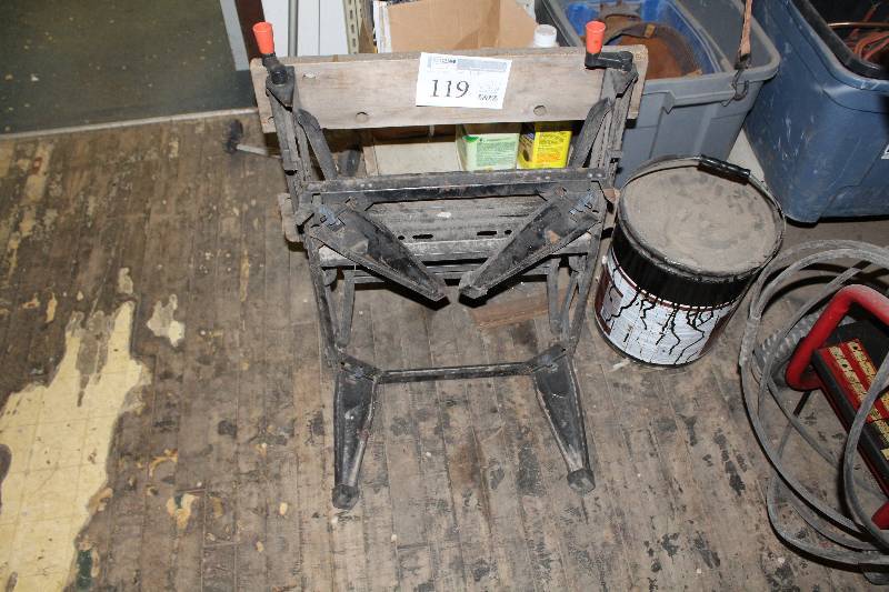 lot 119 image: Black & Decker Workmate 200 Portable Project Center & Vise