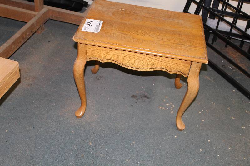 lot 166 image: Claw-Leg End Table