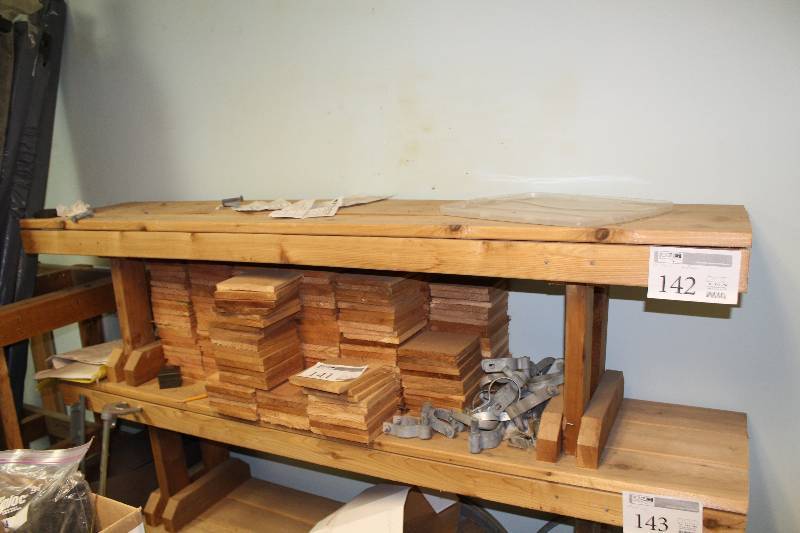 lot 142 image: Wood Bench