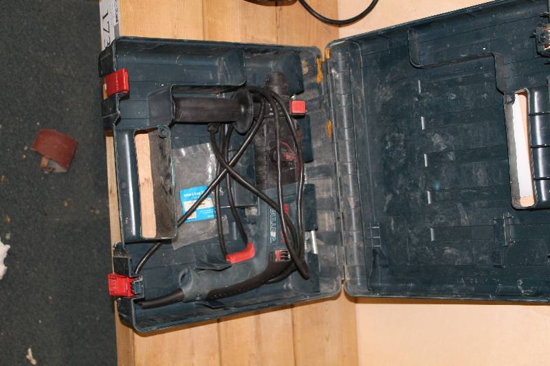 lot 170 image: Bosch Bulldog Roto-Hammer w Case