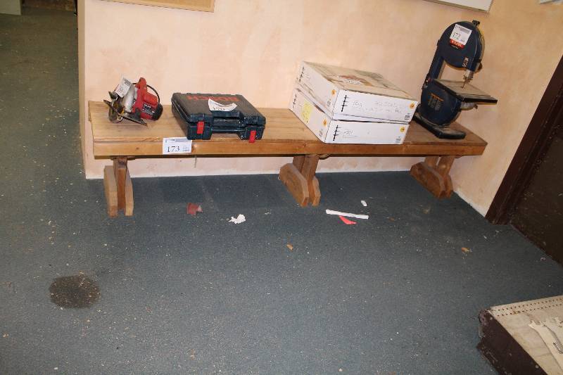 lot 173 image: Wood Bench