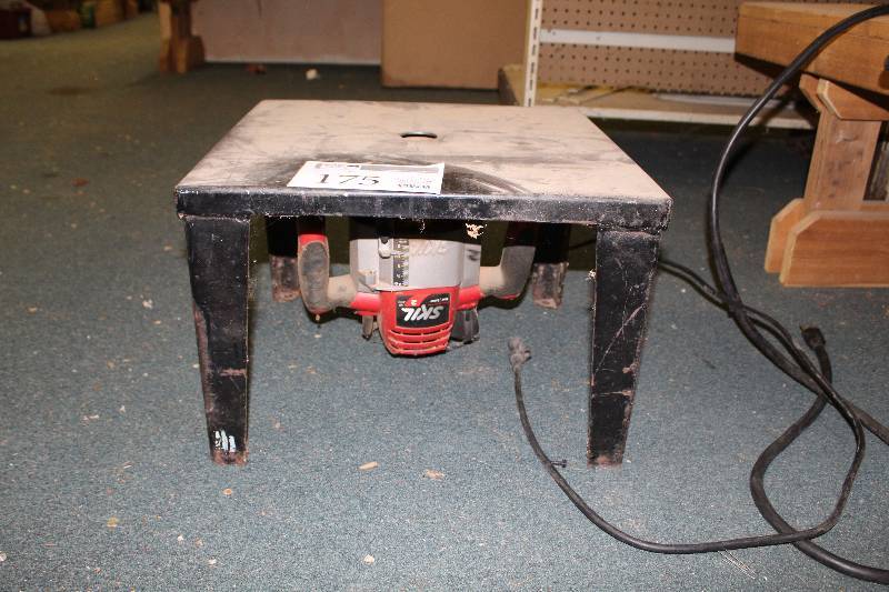 lot 175 image: Router Table w Skil Site Light 2hp Router