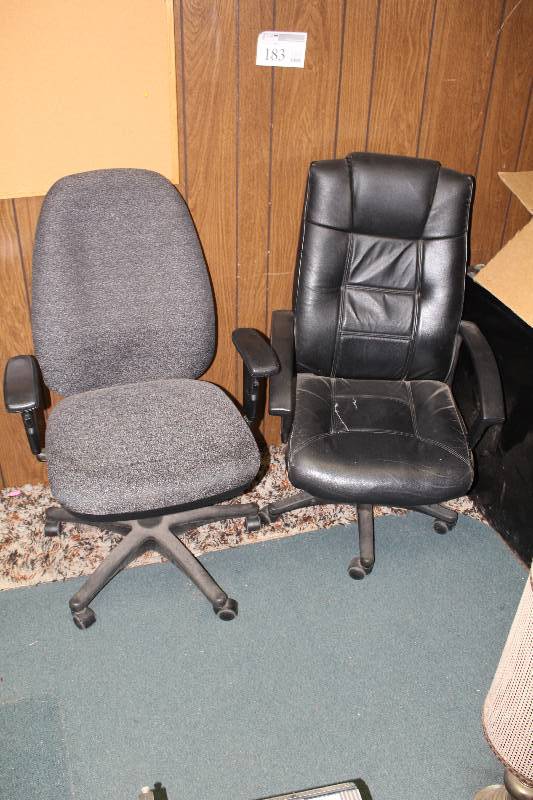lot 183 image: Lot of (2) Rolling Office Chairs