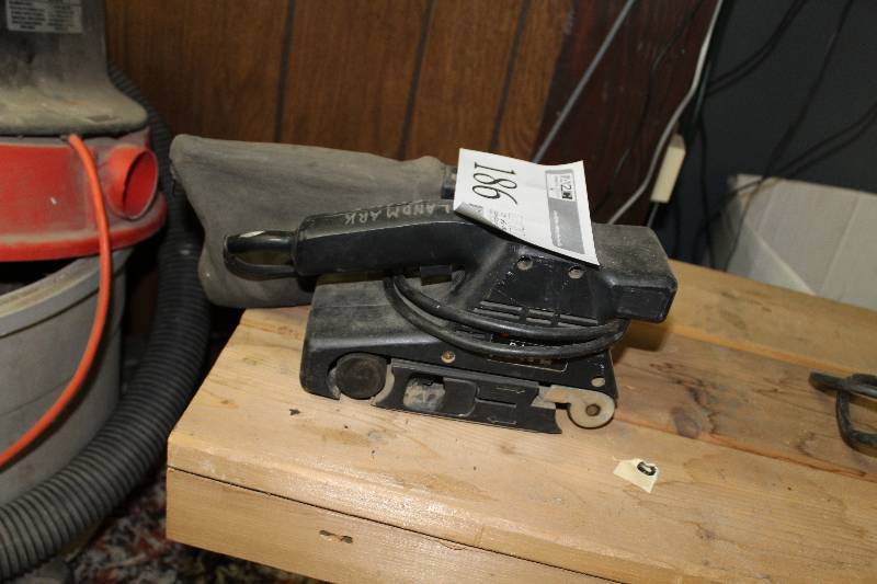 lot 186 image: Black & Decker 2.5x16in. Belt Sander