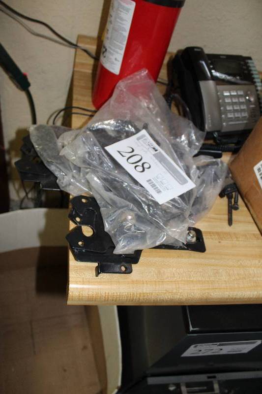 lot 208 image: Lot of (7) Fence Gate Latches