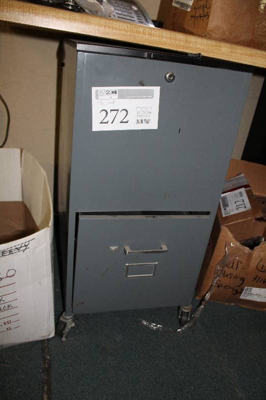 lot 272 image: 2-Drawer Rolling Metal File Cabinet