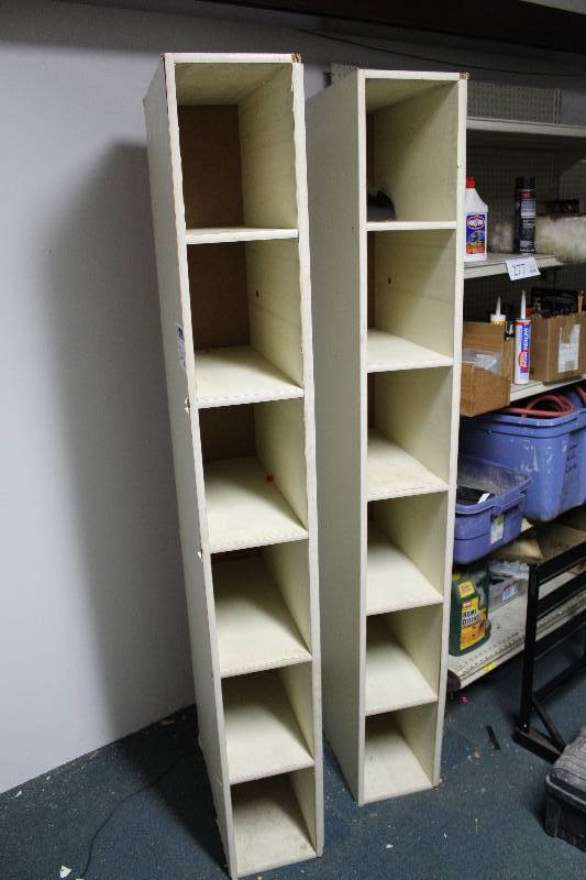 lot 274 image: Lot of (2) Wood Shelves