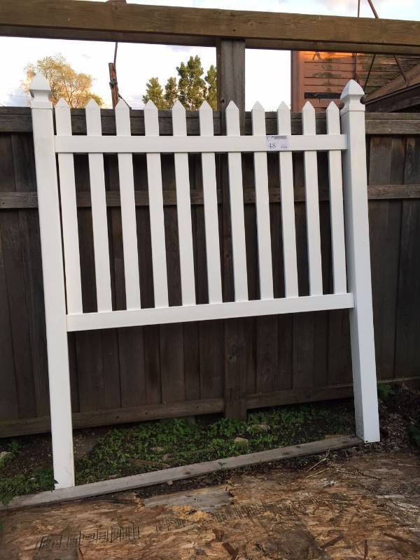 lot 48 image: PVC picket panel 4h x 6w, with posts