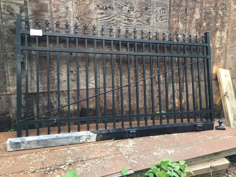 lot 66 image: 10w x 5h aluminum driveway gate with heavy 4 x 4 post, hinges and decorative ball post top included