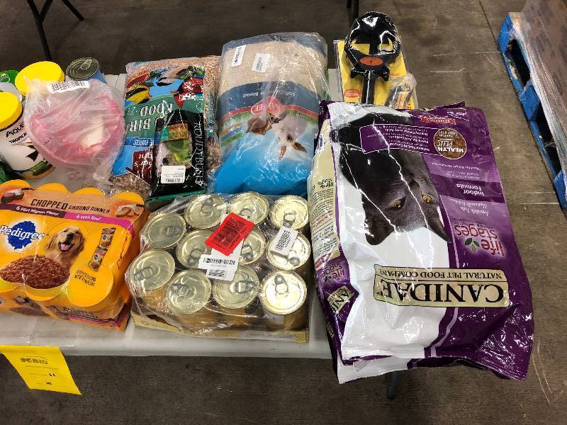 lot 42 image: Lot of Animal Merchandise