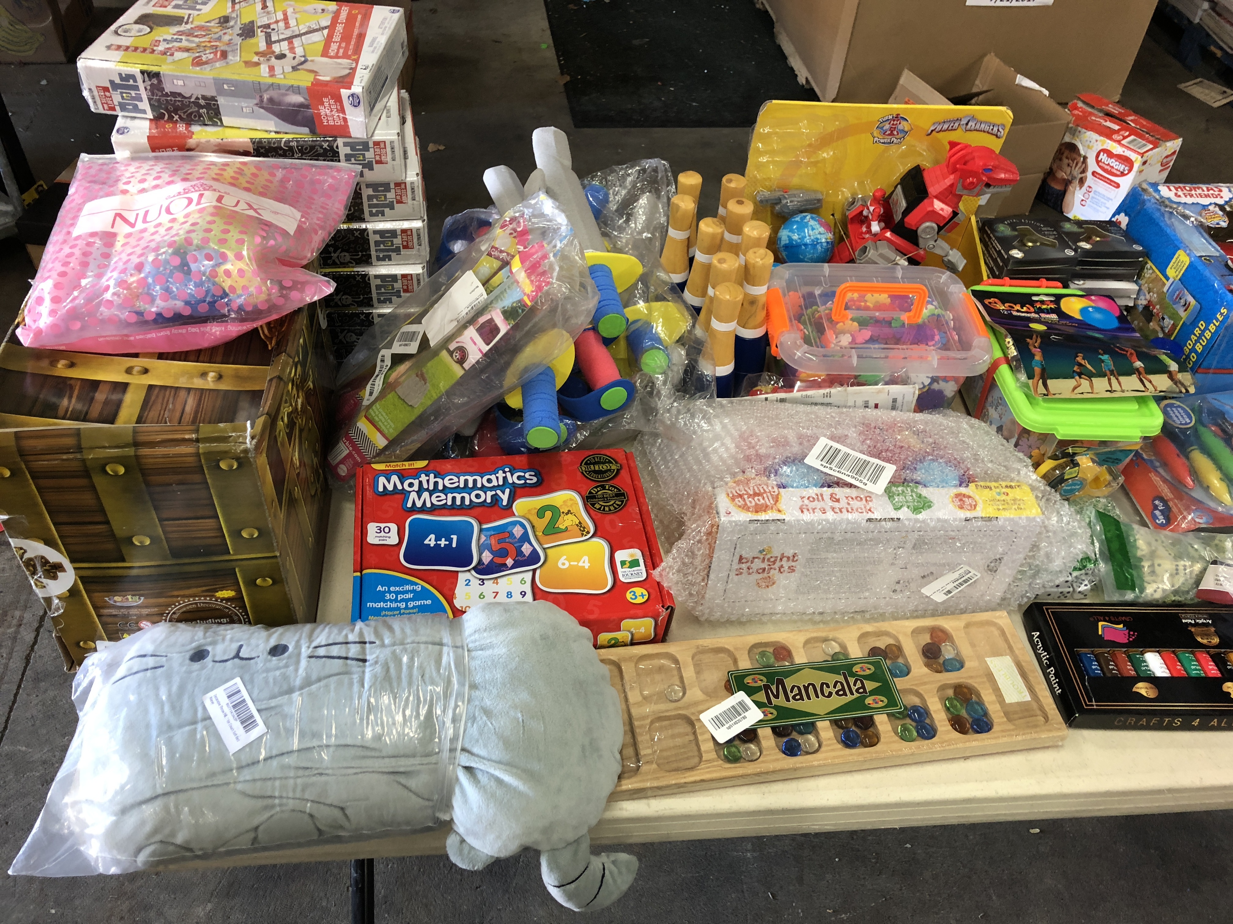 lot 39 image: Lot of kids items
