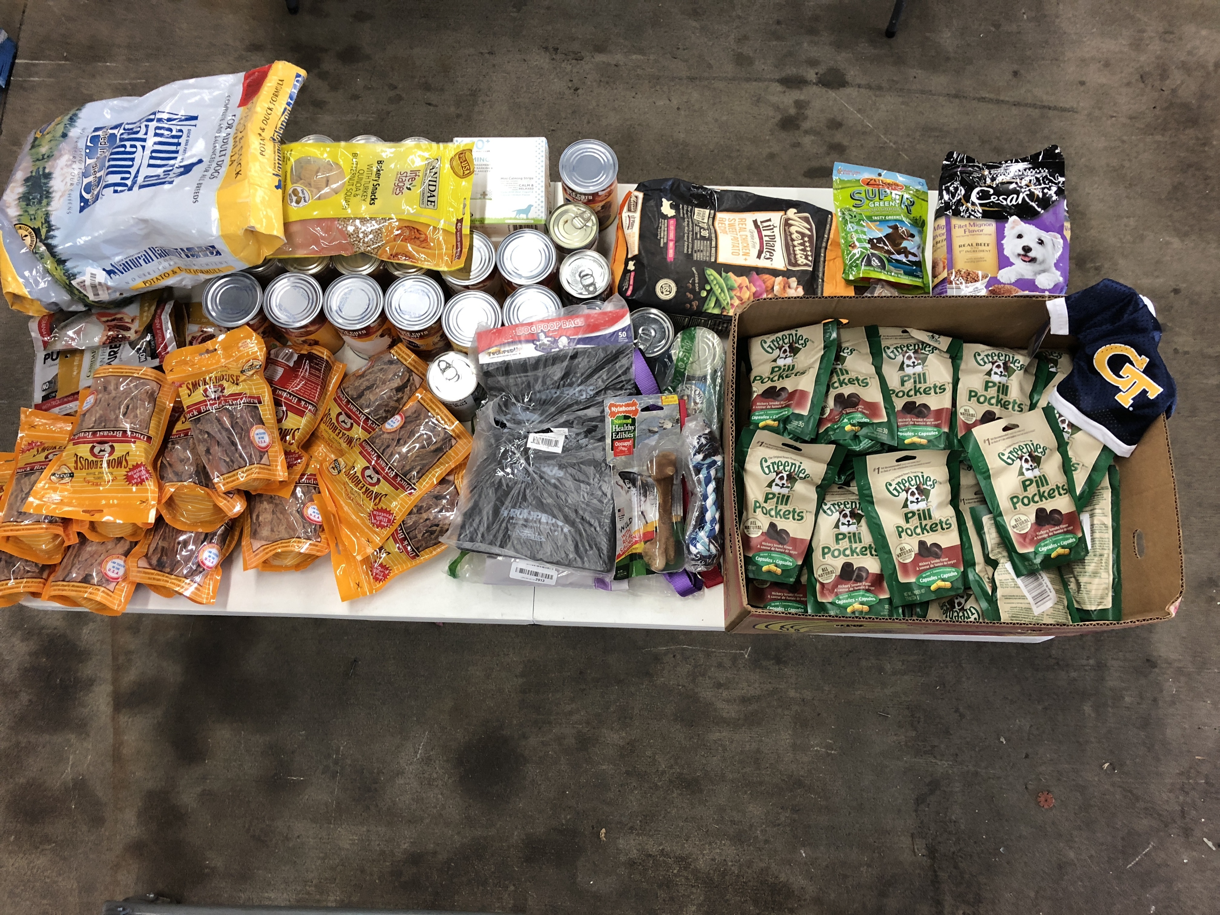 lot 40 image: Lot of Dog Items