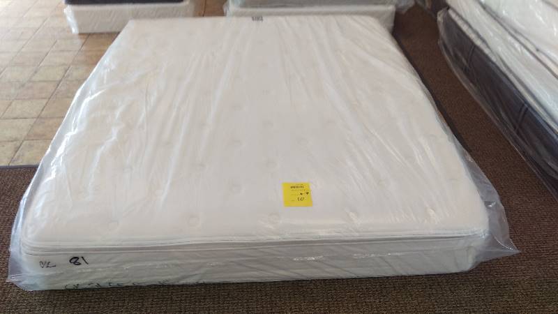 lot 10 image: NEW- CALI KING- Simmons Beautyrest Westin heavenly bed - CALI KING Mattress