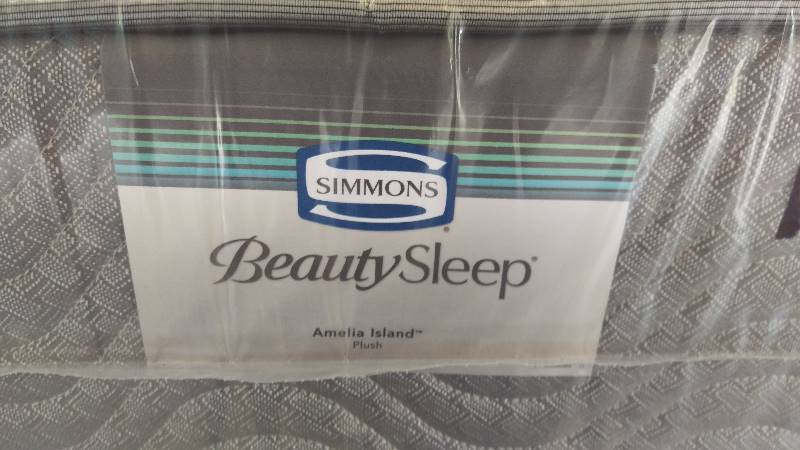 lot 13 image: NEW- QUEEN- SIMMONS BEAUTYSLEEP AMELIA ISLAND PLUSH- QUEEN SIZE MATTRESS