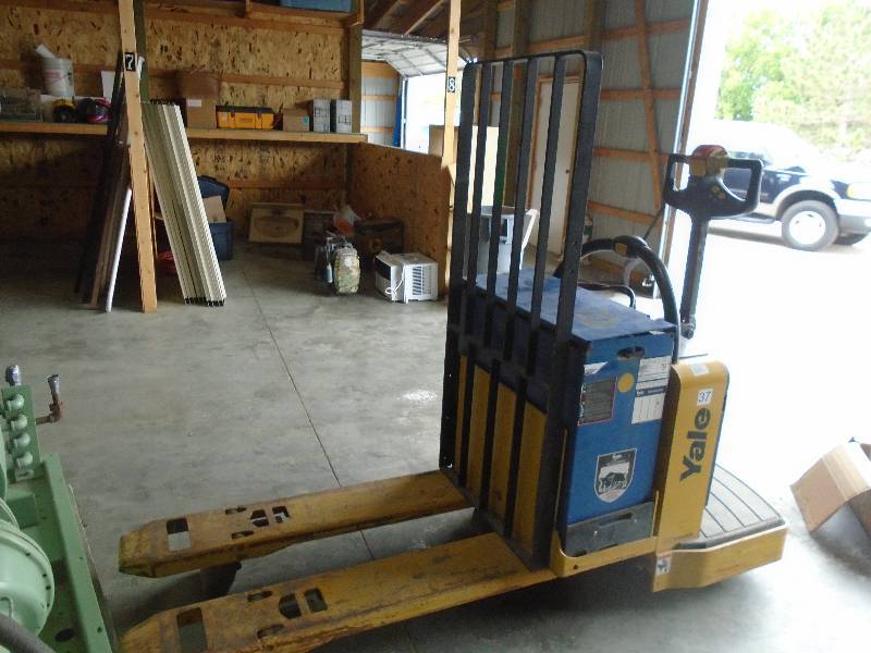 Yale 8000 Lb End Rider Pallet Jack