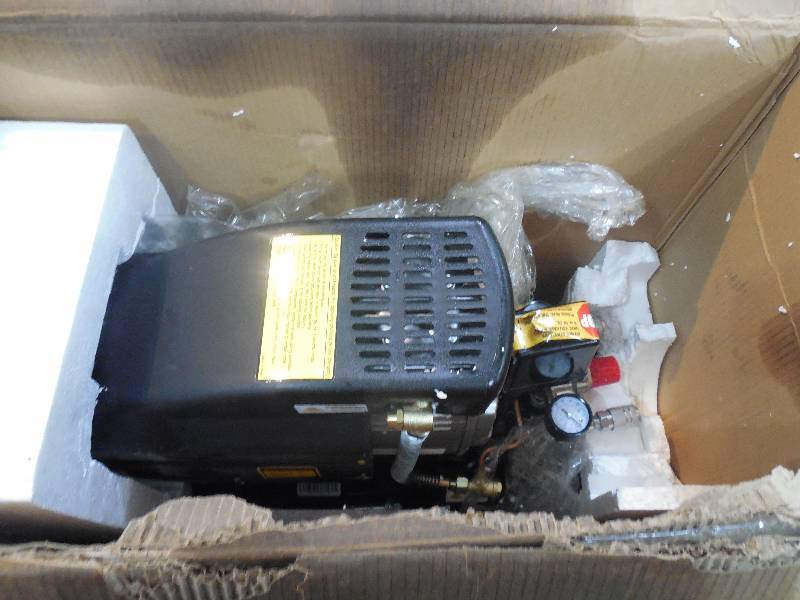 lot 28 image: Master Craft 6-Gallon 3.5 HP Air Compressor