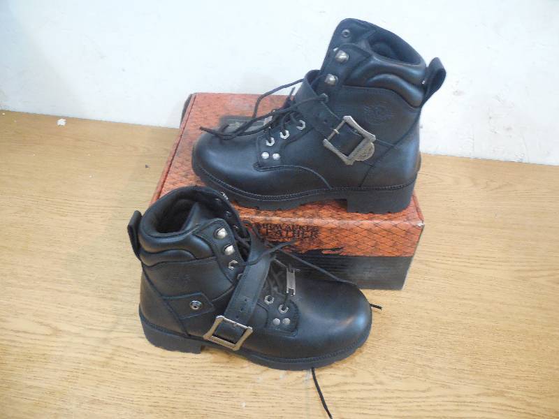 lot 35 image: Milwaukee Leather Womens Buckle Motorcycle Boot SIZE 9.5