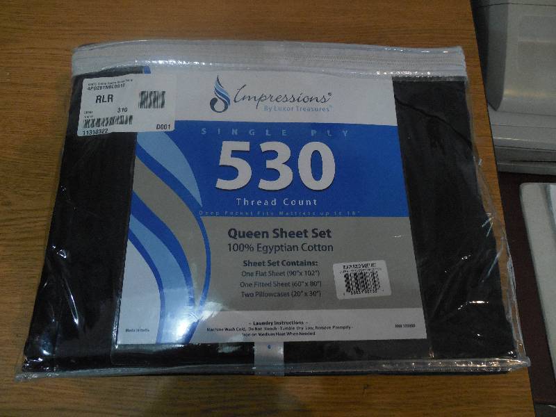 lot 41 image: 530 Thread Count Solid Egyptian Cotton Sheet Set - Queen