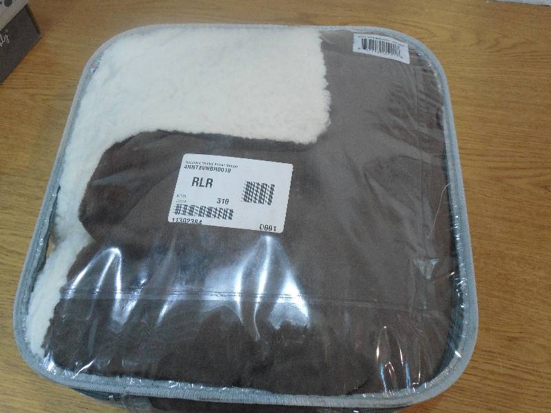 lot 58 image: McLeland Design Velour Sherpa Heated Electric Throw