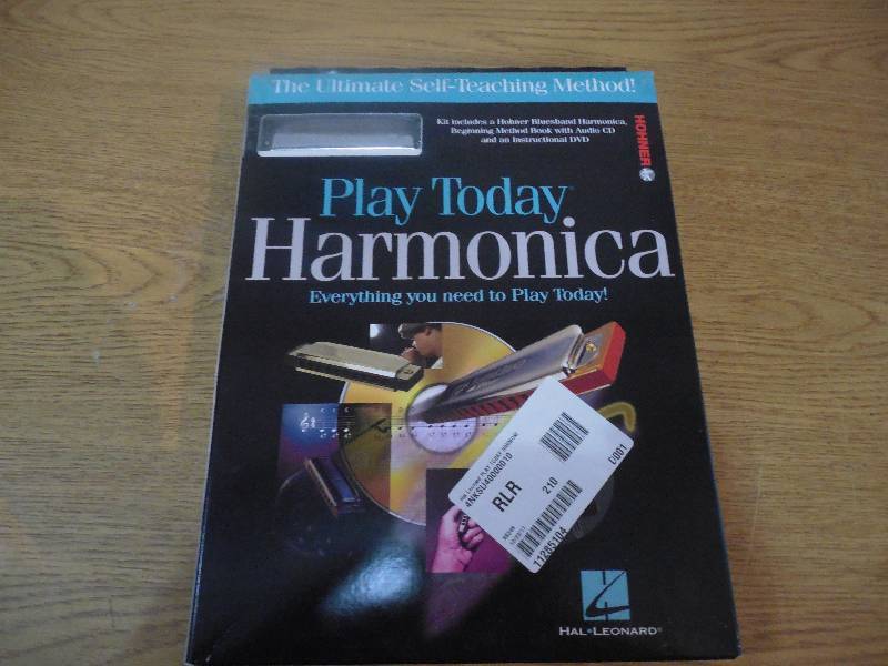 lot 67 image: Hal Leonard PLAY TODAY HARMONICA COMPLETE KIT