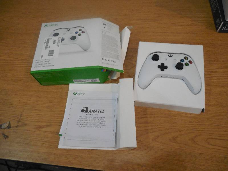 lot 69 image: Microsoft XBOX One Wireless Controller - White