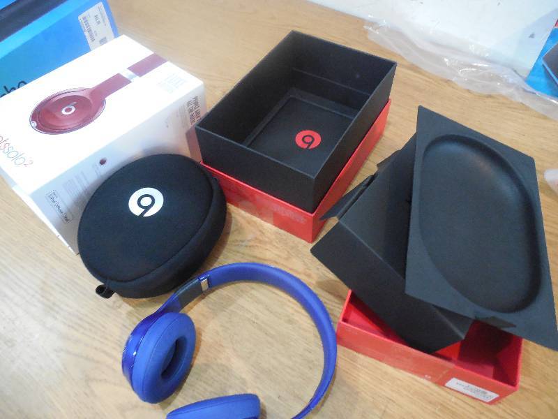 lot 75 image: Beats by Dr. Dre Solo2 Wired On-Ear Headphones