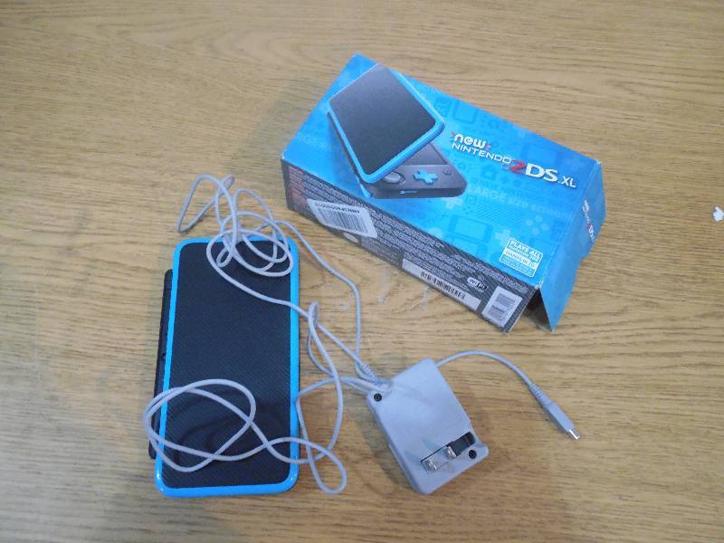 lot 76 image: Nintendo 2DS XL System - BlackTurquoise