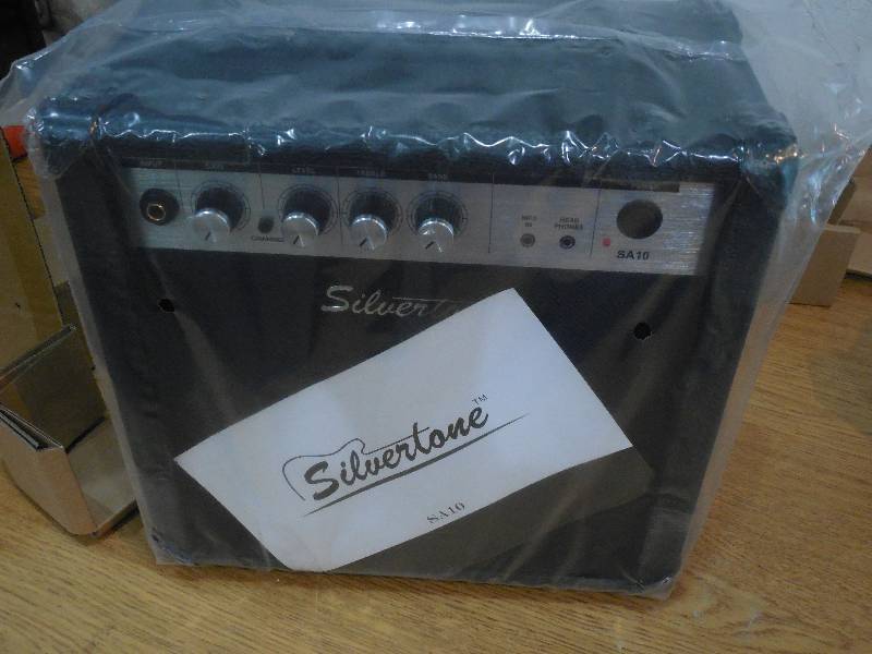 lot 81 image: Silvertone Smart III combo amp