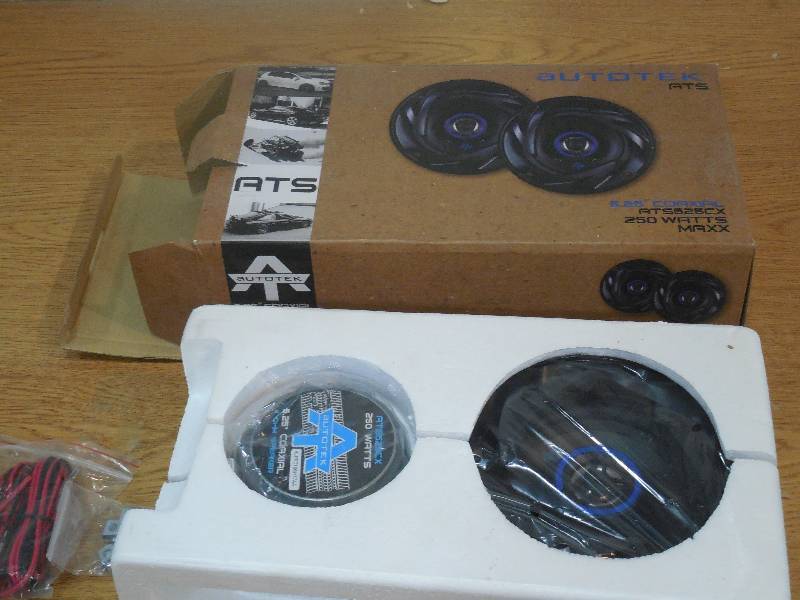 lot 87 image: Autotek ATS525CX 5.25 500-Watt Coaxial Speaker Single