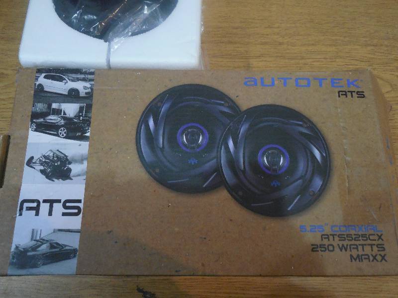 lot 93 image: Autotek ATS525CX 5.25 500-Watt Coaxial Speaker Single