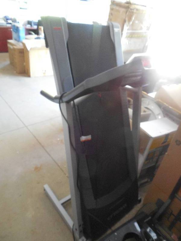 lot 30 image: Weslo Cadence G 5.9 2.5 HP Treadmill