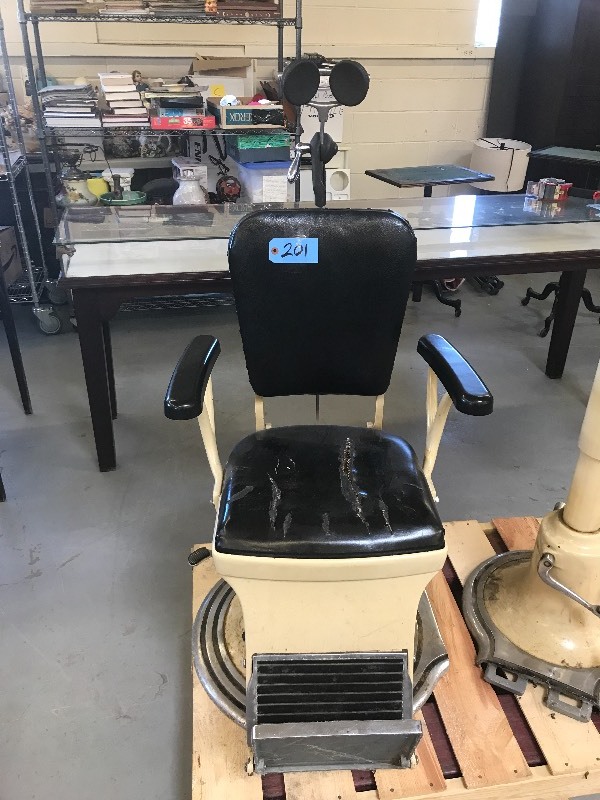 lot 201 image: ADJUSTABLE OPTOMETRY EYE EXAM PATIENT CHAIR